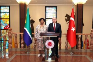 milli savunma bakani yasar guler guney afrikali mevkidasi ile bir araya geldi CbyzN28q.jpg