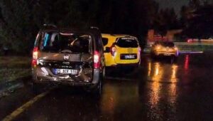 yagmur sonrasi zincirleme trafik kazasi HPGeveTm.jpg